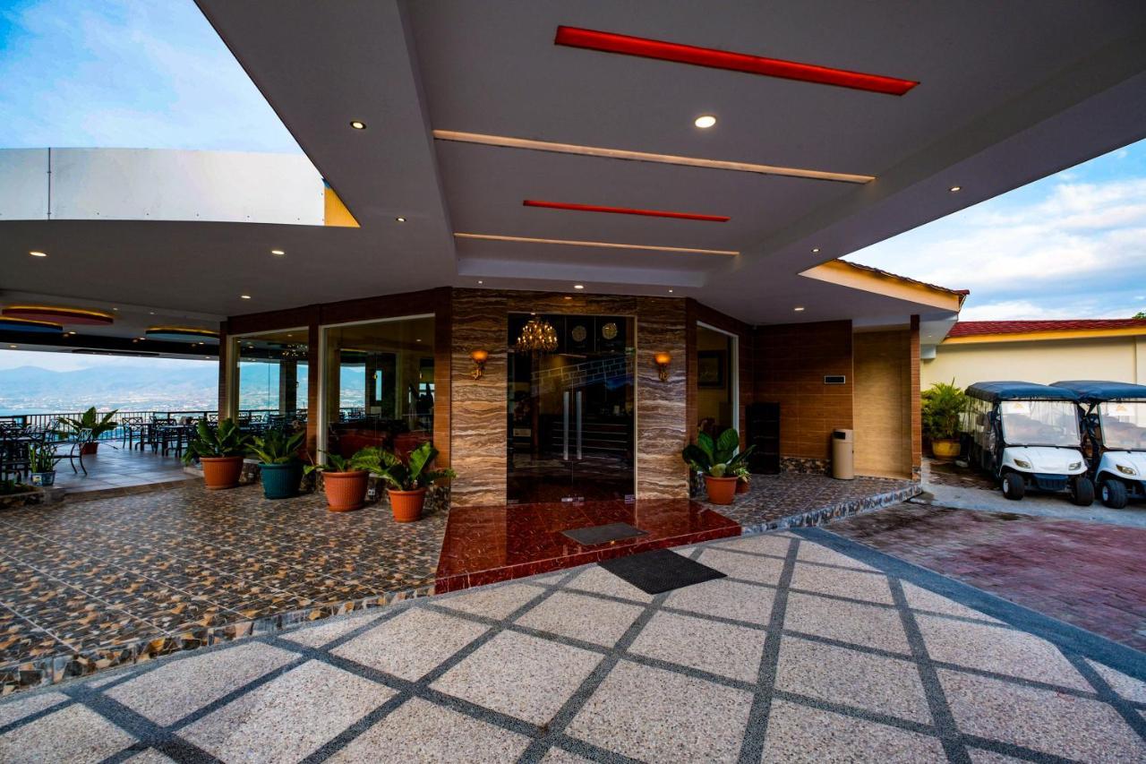 Bukit Indah Doda Hotel & Resorts Palu Dış mekan fotoğraf